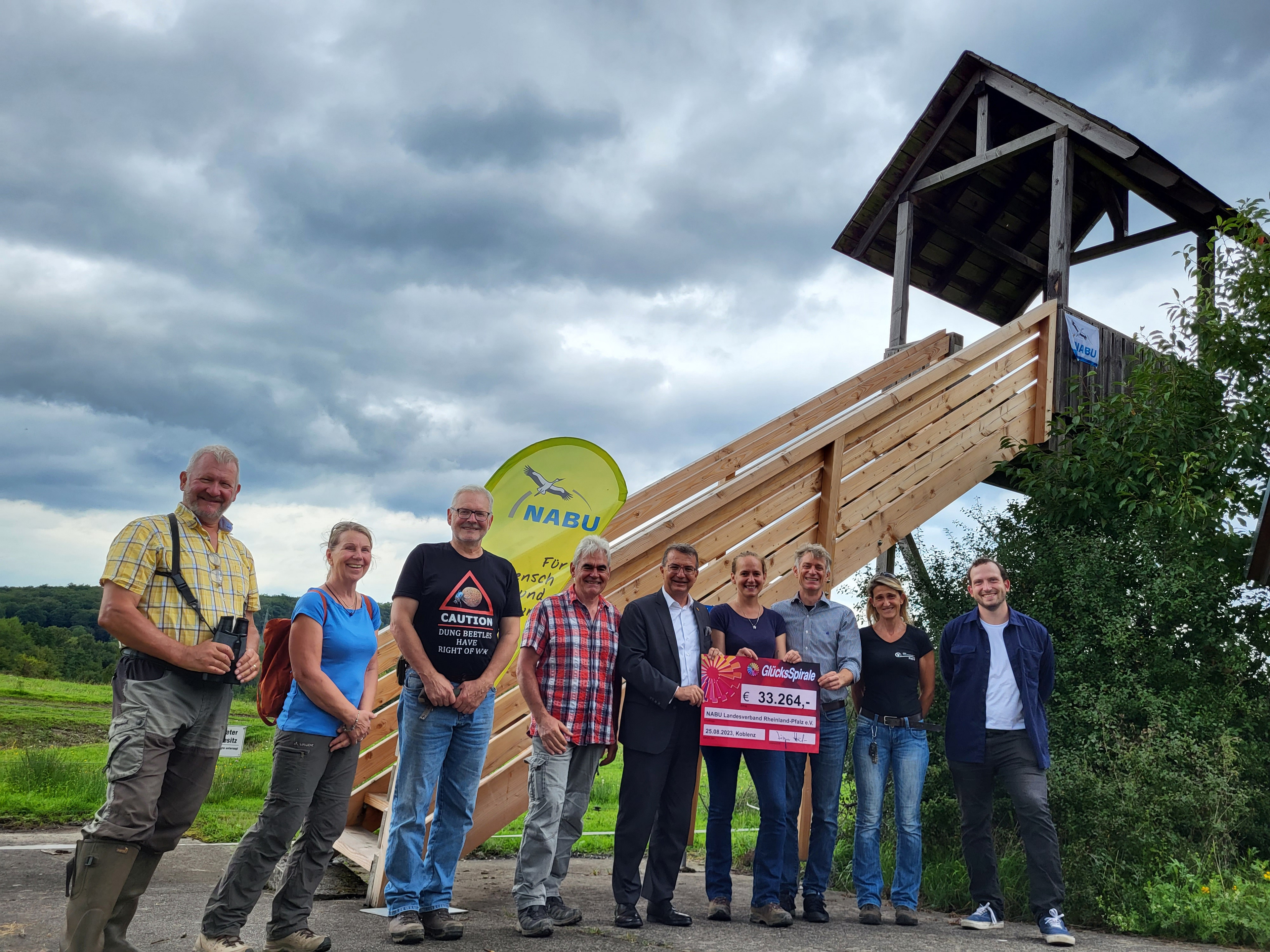 Das Team vor dem Aussichtsturm